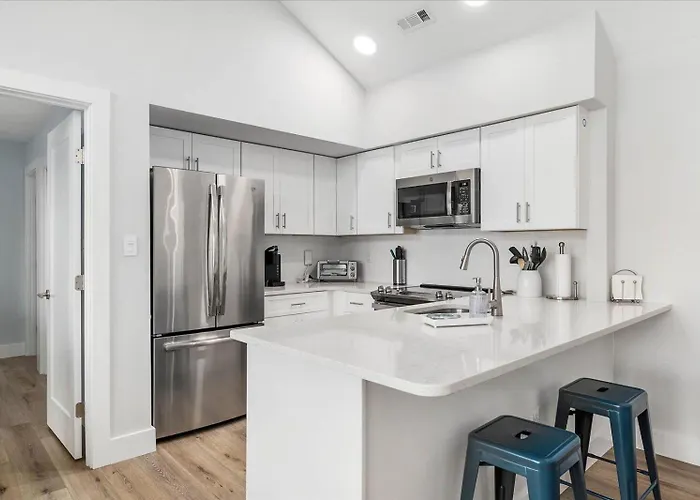 Gorgeous 2 Bedroom At Seascape In Prestigious Heron Harbour *