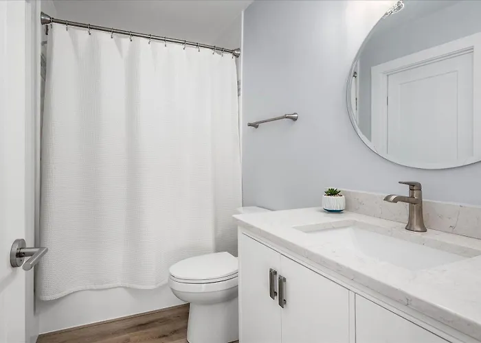 Gorgeous 2 Bedroom At Seascape In Prestigious Heron Harbour *